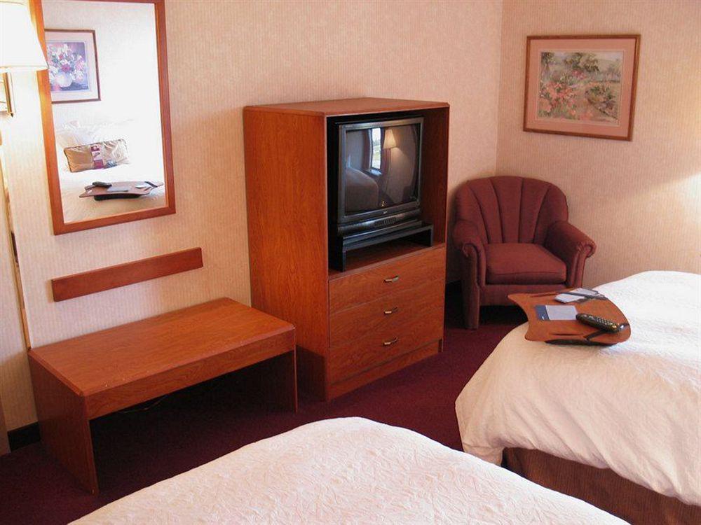 Hampton Inn Алтуна Номер фото